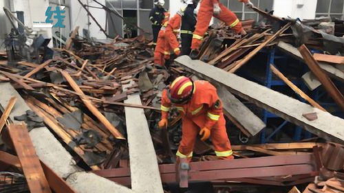 现场曝光 江苏常州一企业车间房顶坍塌 已致2人死亡15人受伤
